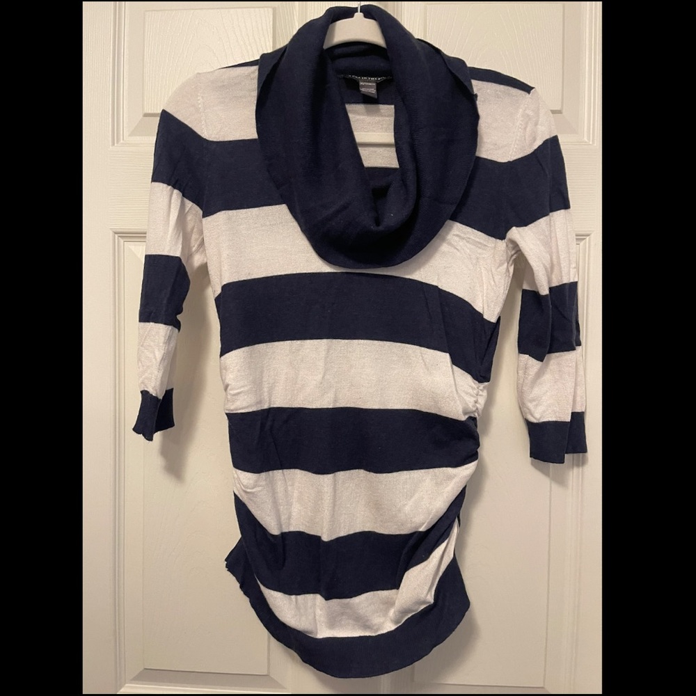 MATERNITY ALERT! 💗💙  A Pea in the Pod striped maternity sweater. Size XS.